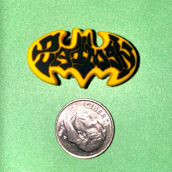 (10 for $15) Batman Logo Crocs Shoe Charms - Picture 1 of 1